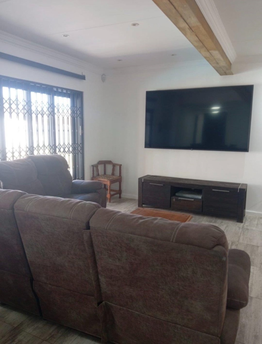 4 Bedroom Property for Sale in Noorsekloof Eastern Cape